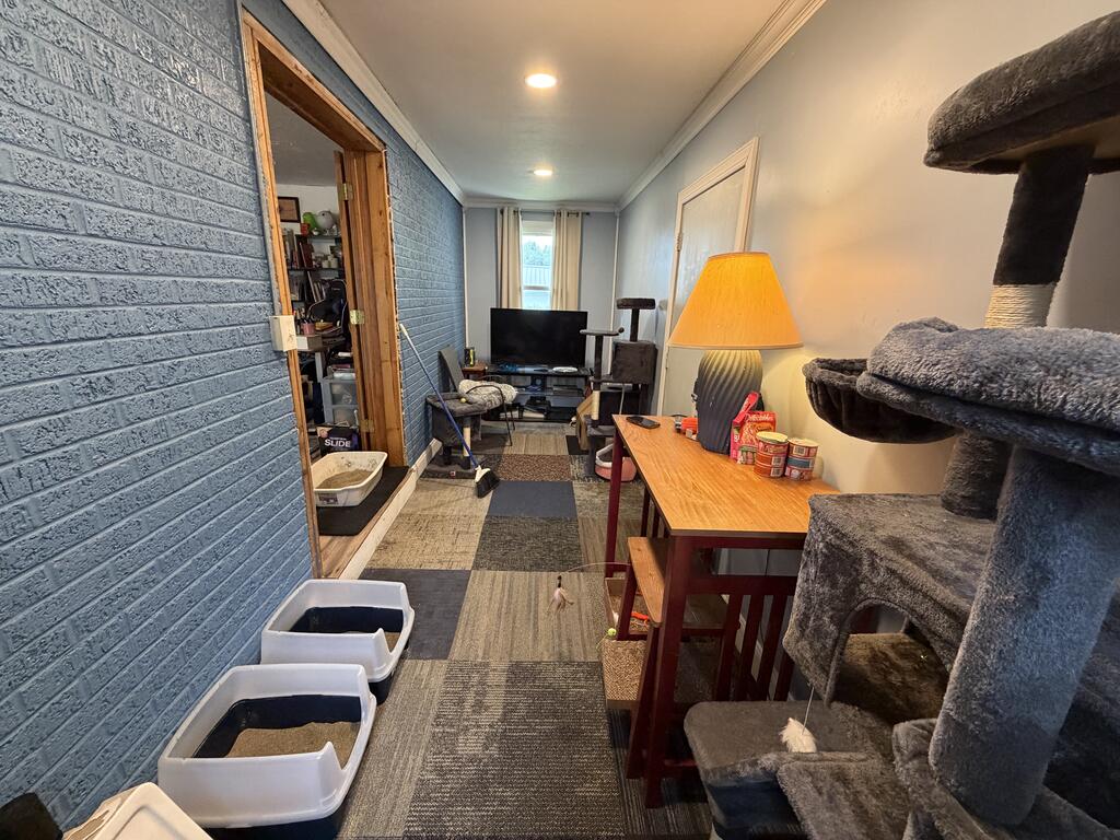 501 Sloane Ave Property Photo 6