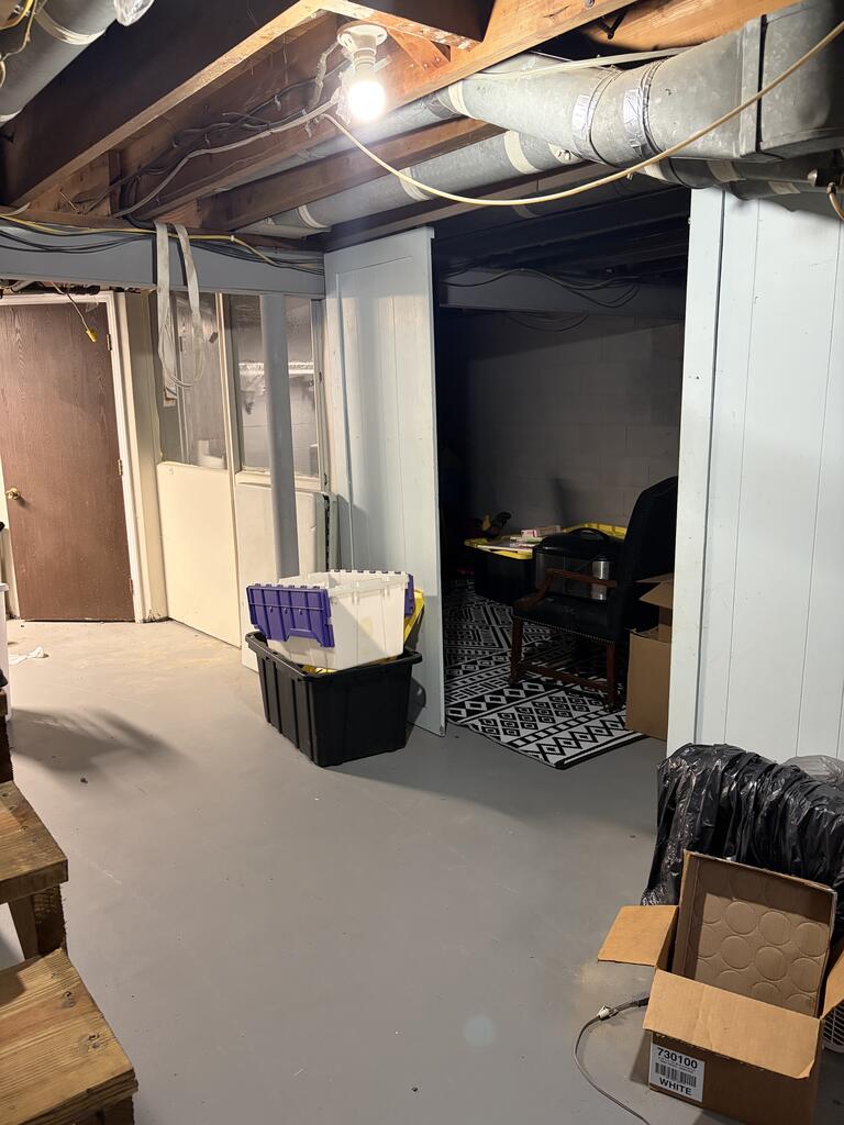 501 Sloane Ave Property Photo 11