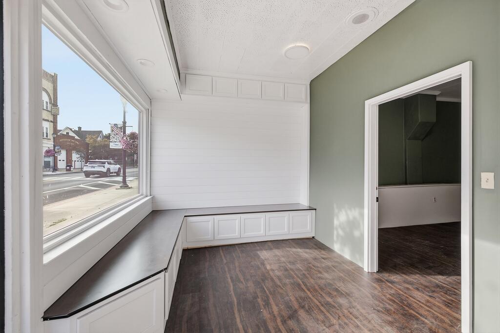 100 Main Property Photo 2