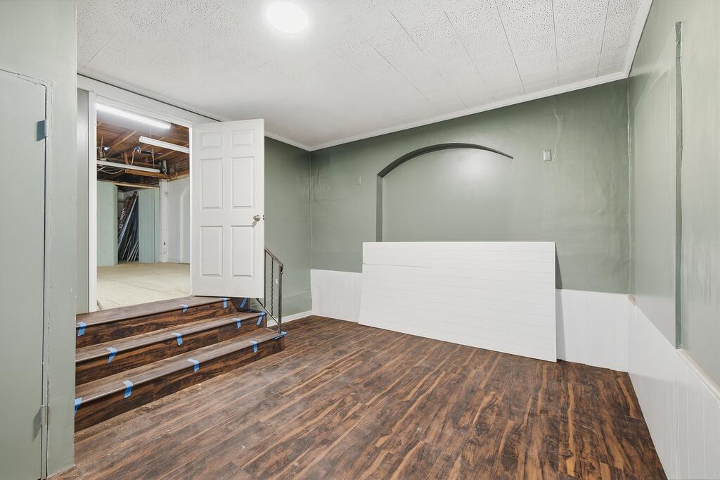 100 Main Property Photo 7
