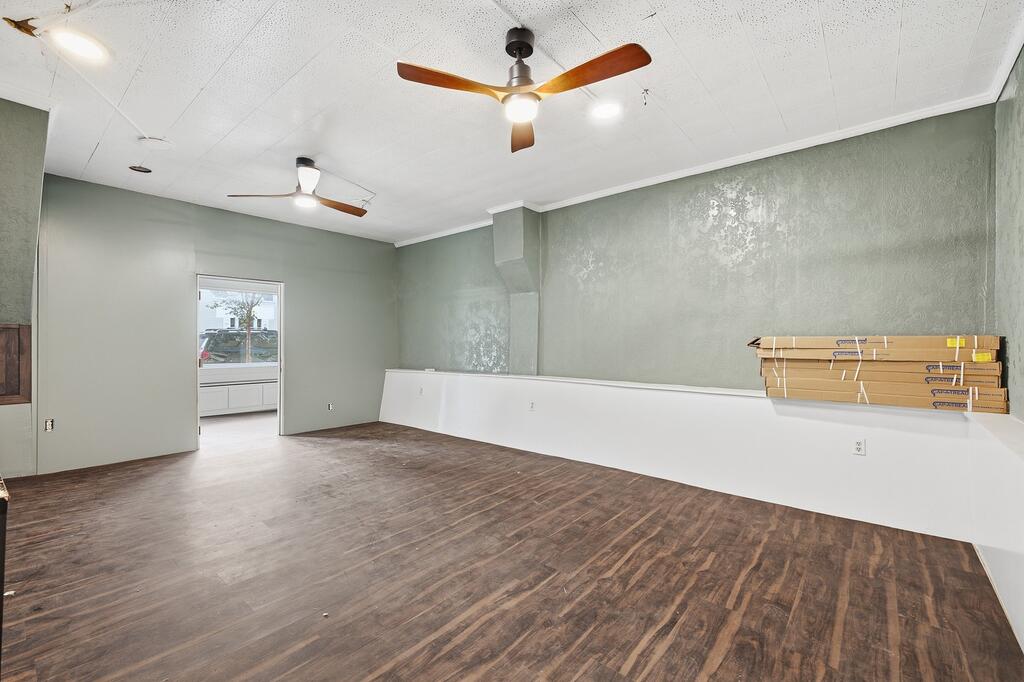 100 Main Property Photo 8