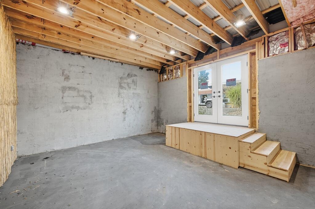 100 Main Property Photo 9