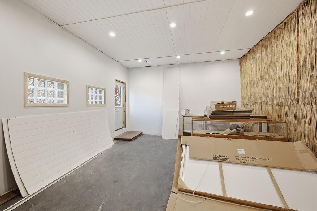 100 Main Property Photo 11