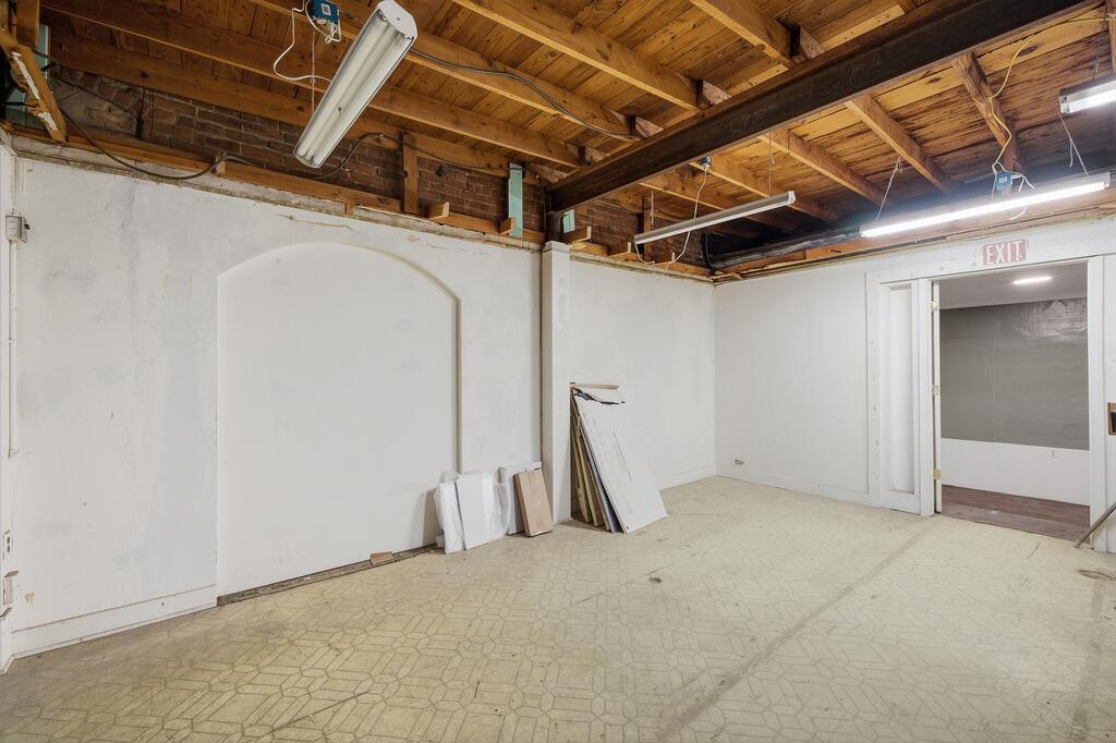 100 Main Property Photo 14