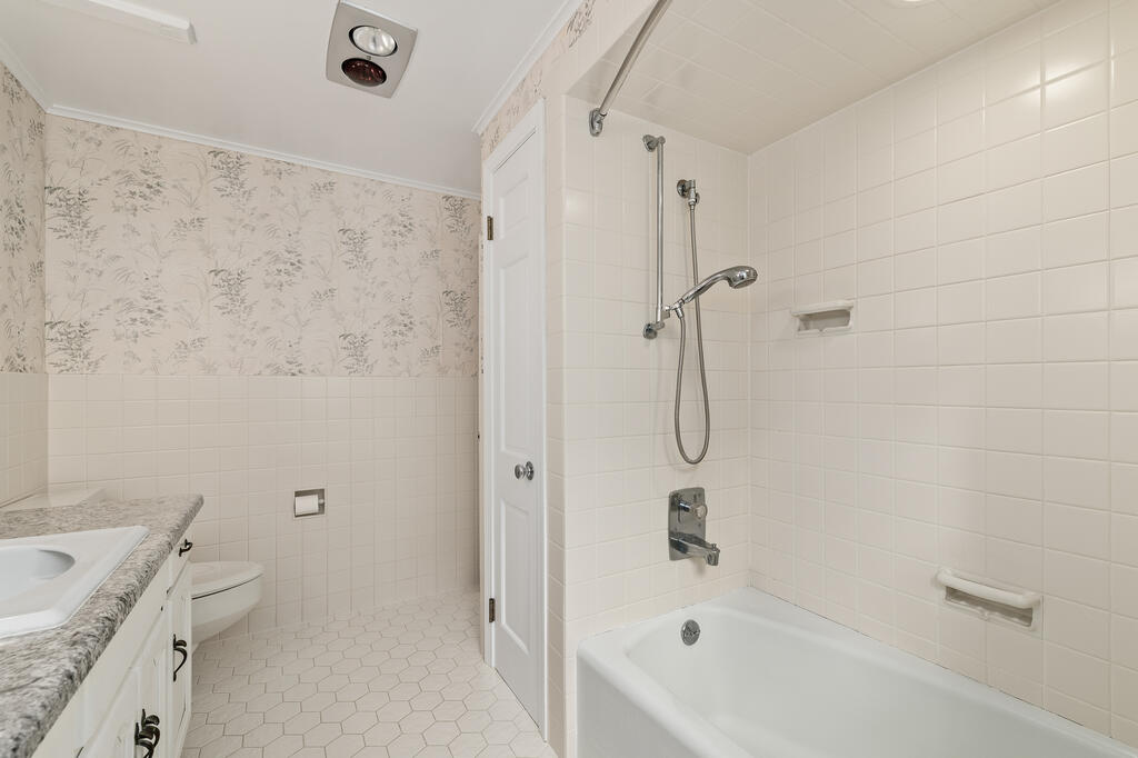 519 Edgewood Rd Property Photo 23