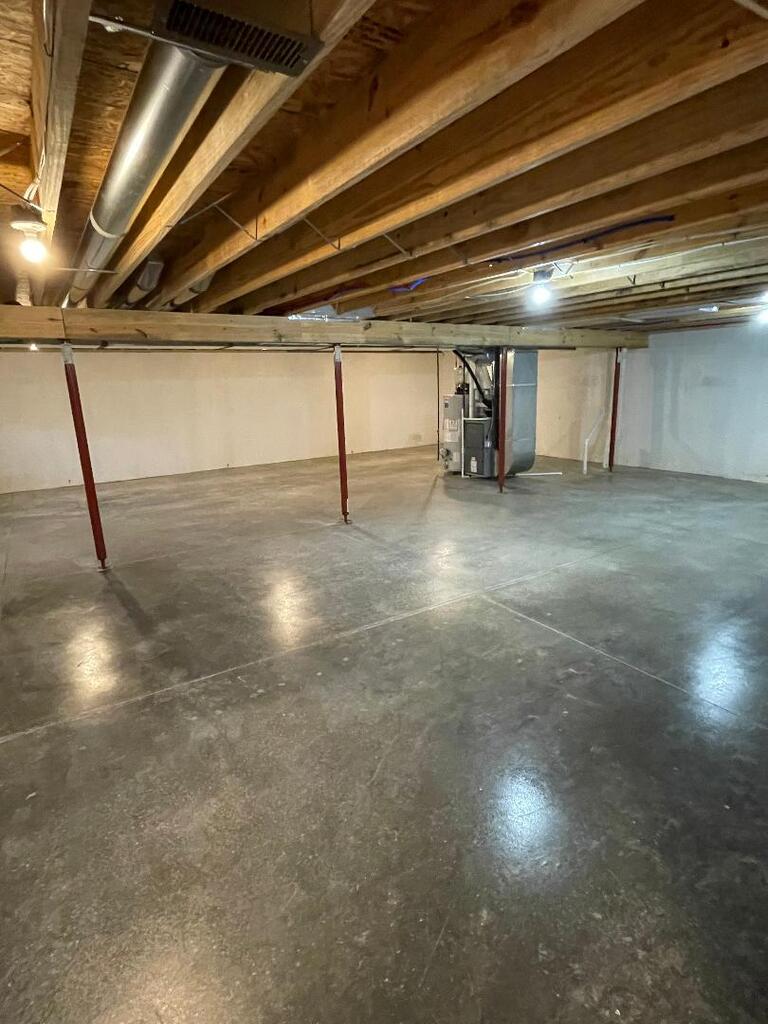 2573 Deerfield Road Property Photo 5