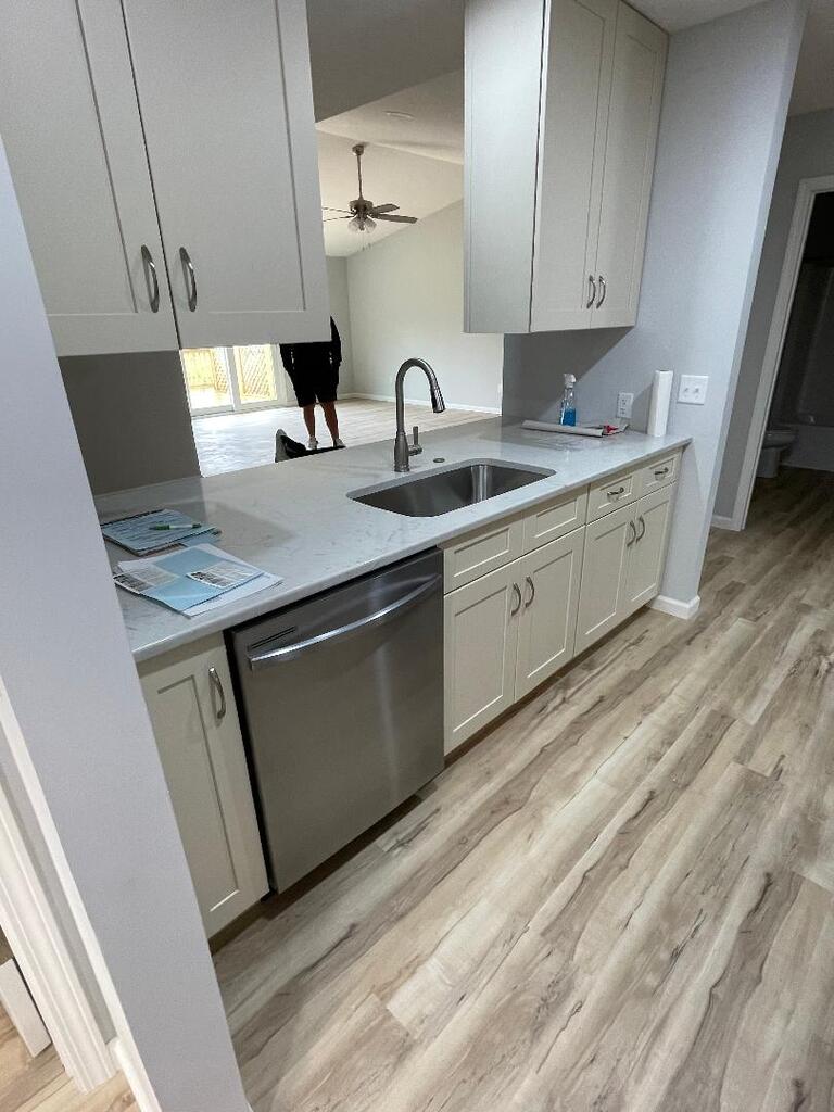 2573 Deerfield Road Property Photo 11