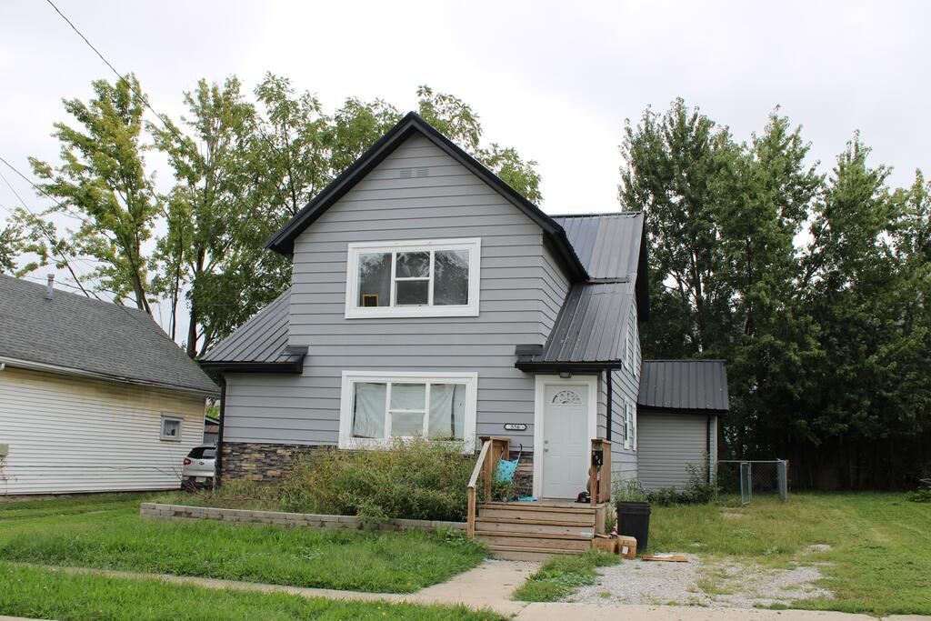 556 Blaine Ave Property Photo 1