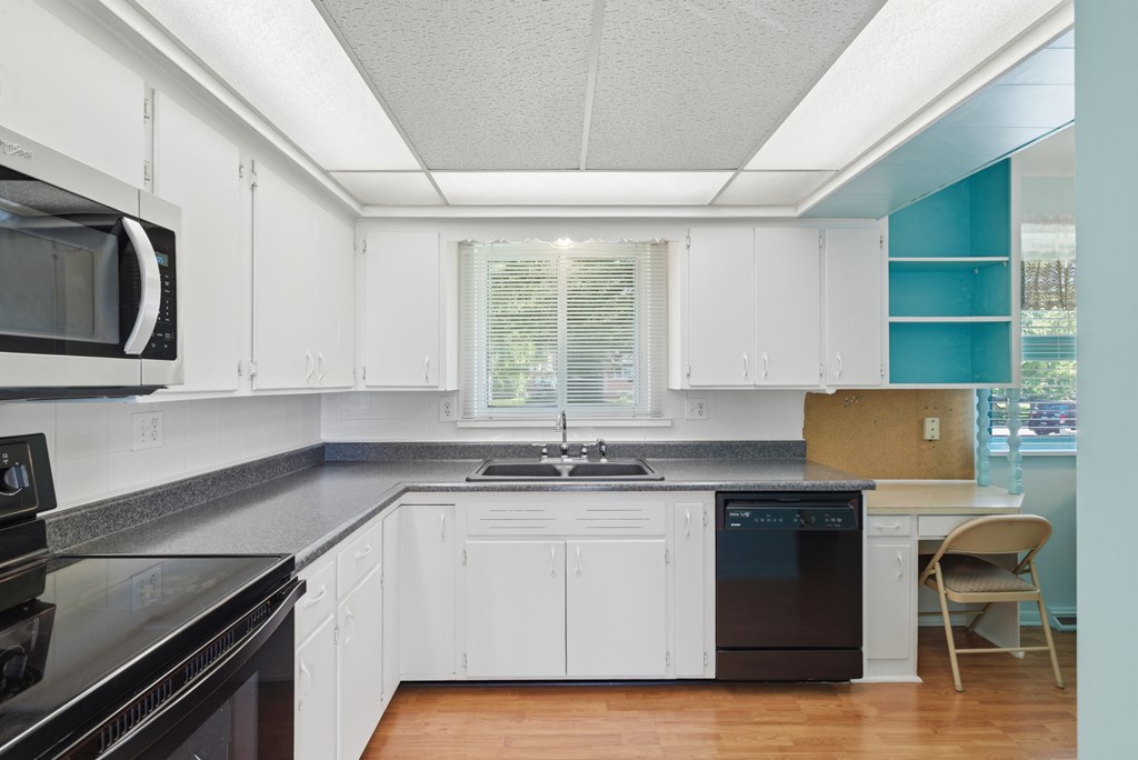 93 Maynard Ave Property Photo 6