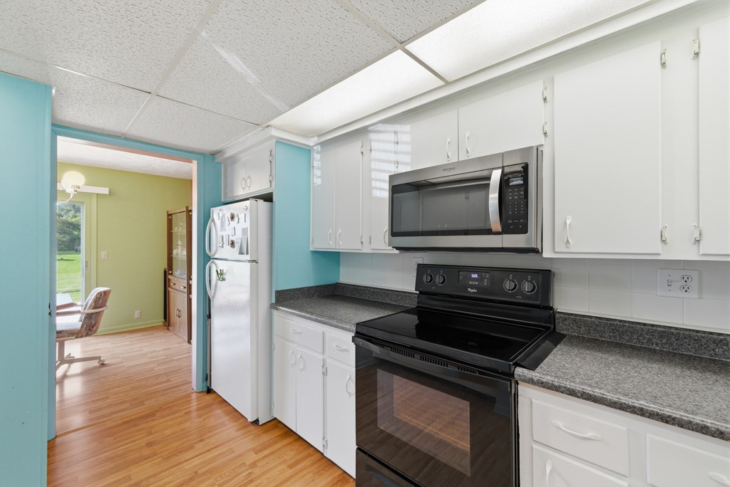 93 Maynard Ave Property Photo 7