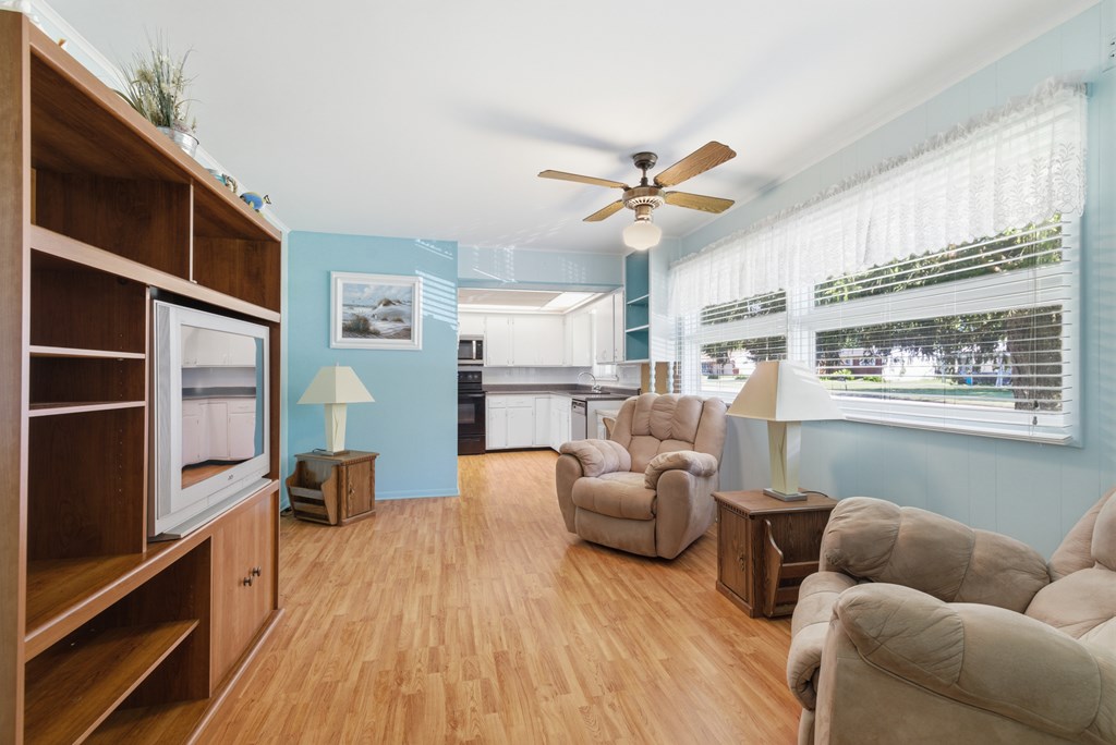 93 Maynard Ave Property Photo 9