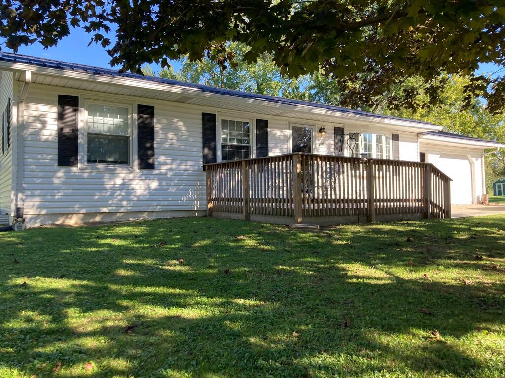895 Cloverdale Ave Property Photo 1
