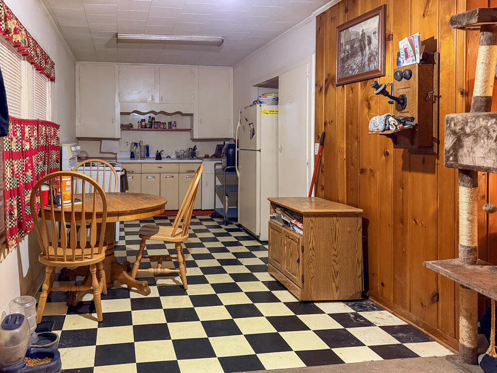9 E Main St Property Photo 5