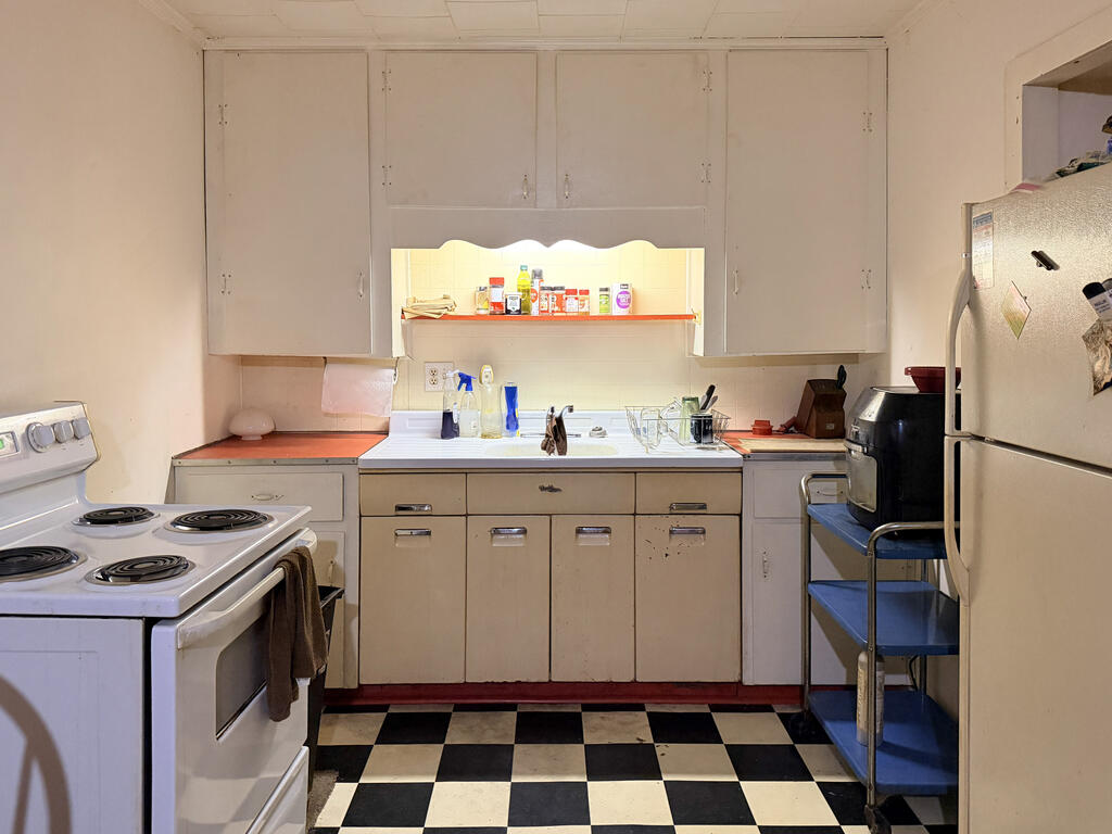 9 E Main St Property Photo 7