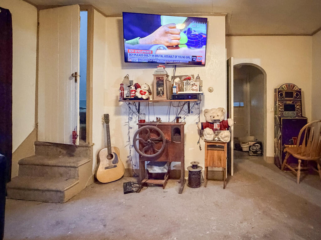 9 E Main St Property Photo 11