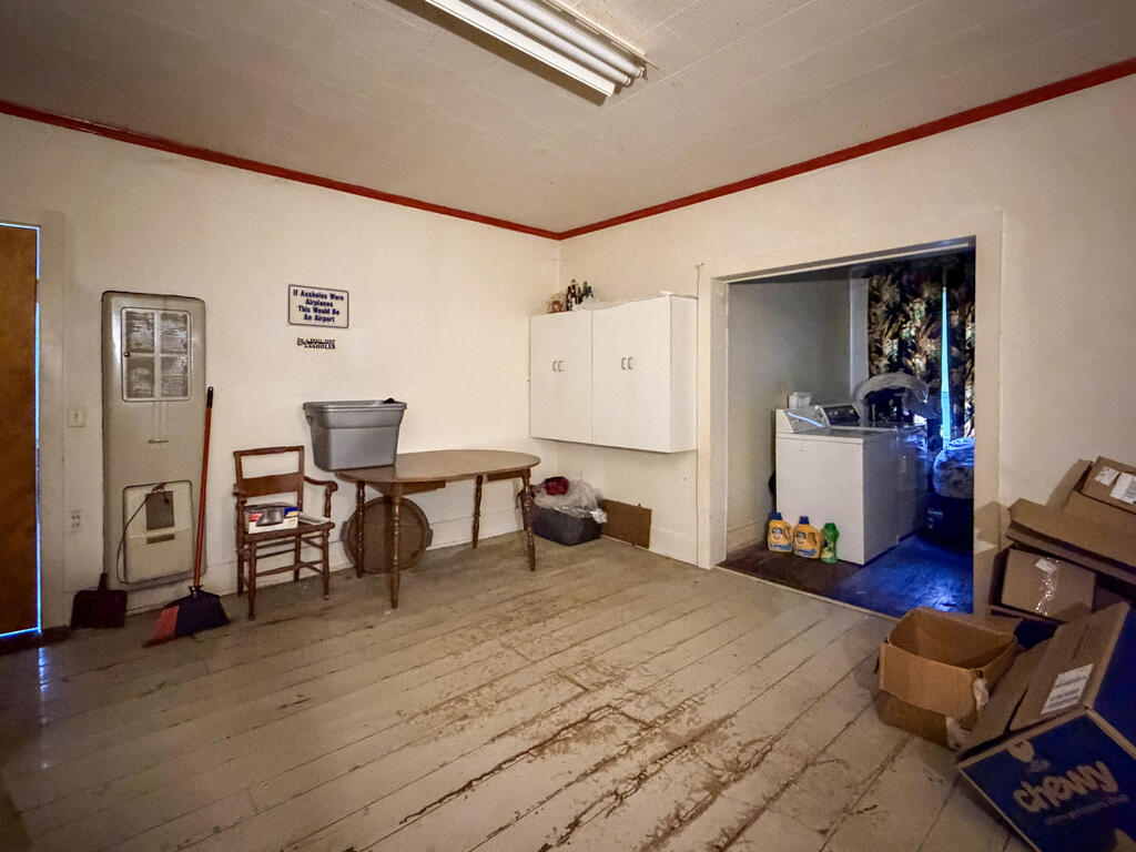 9 E Main St Property Photo 12