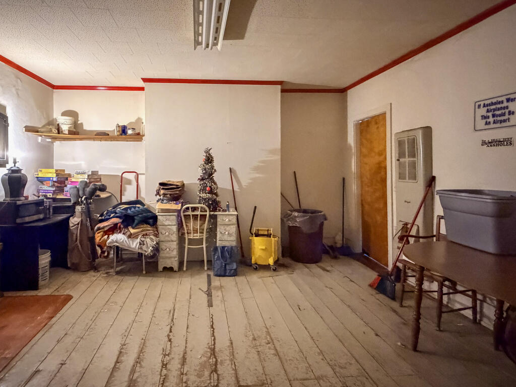 9 E Main St Property Photo 13