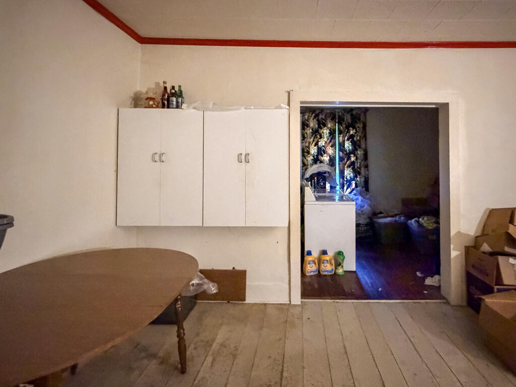 9 E Main St Property Photo 14