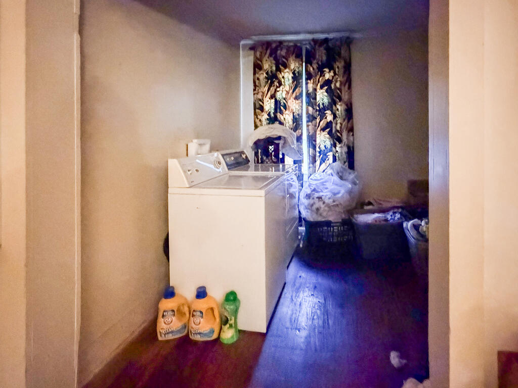9 E Main St Property Photo 15