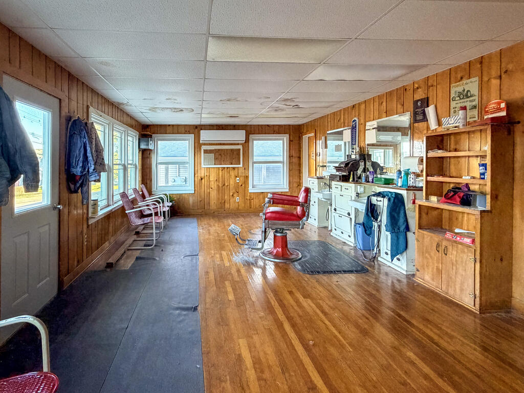 9 E Main St Property Photo 16