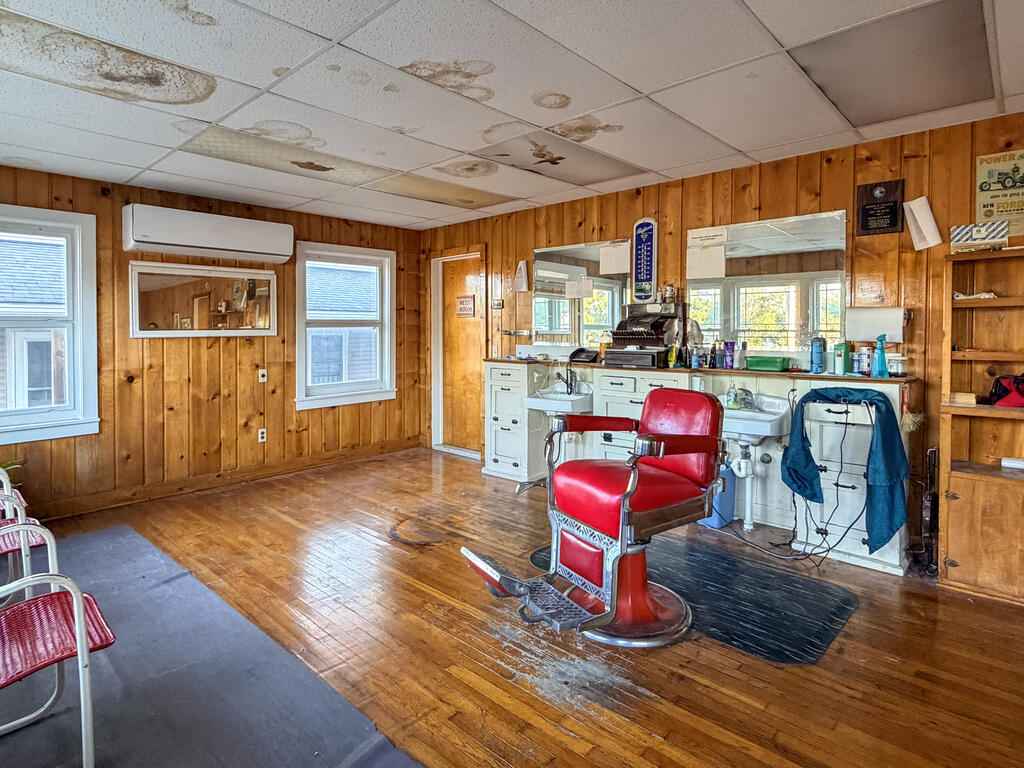 9 E Main St Property Photo 17