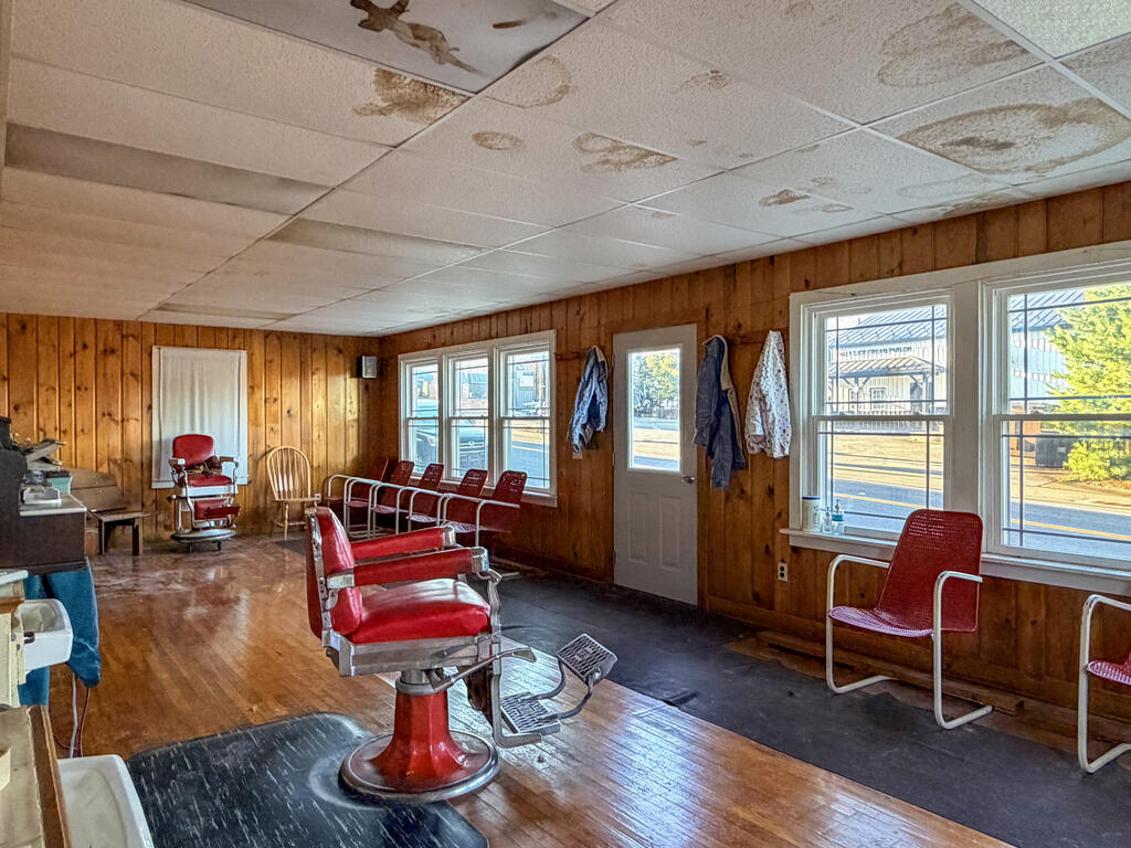 9 E Main St Property Photo 19
