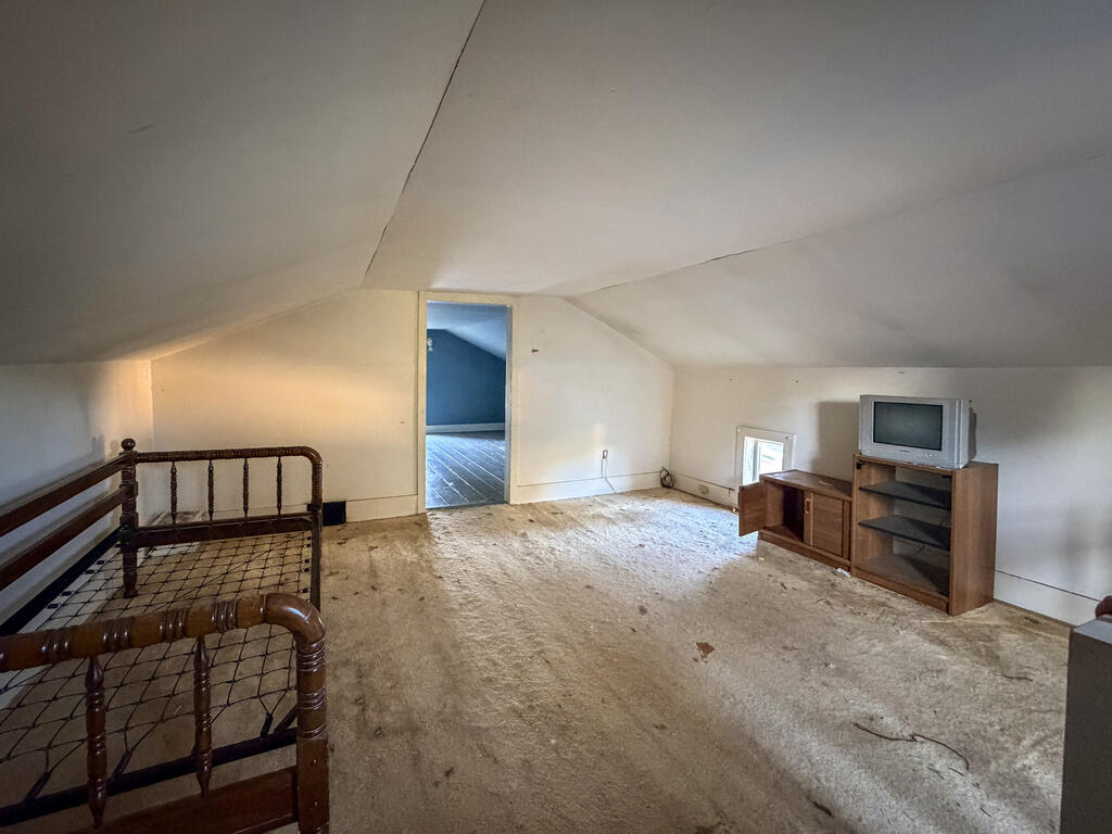 9 E Main St Property Photo 24