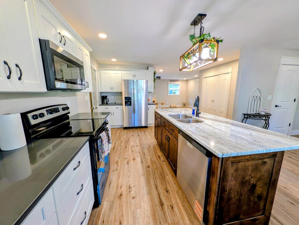 12498 National Dr. Property Photo 6