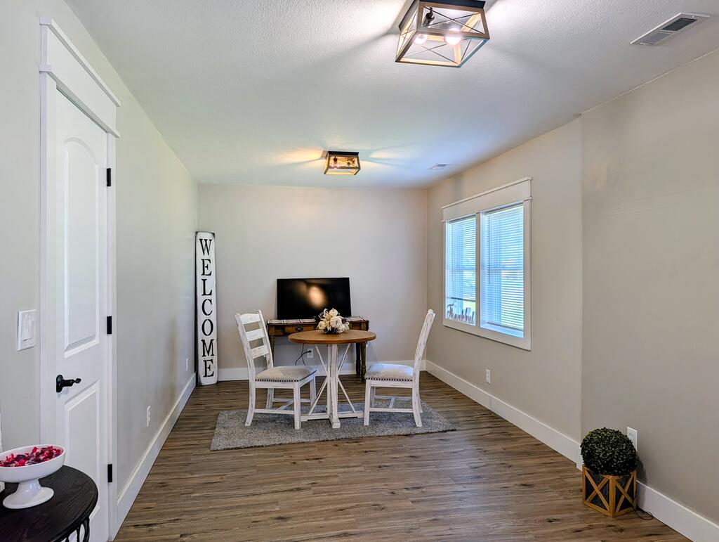 12498 National Dr. Property Photo 8