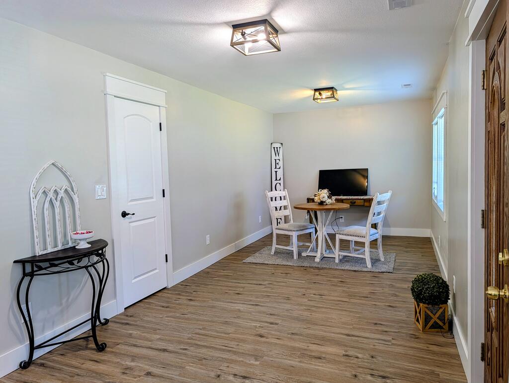 12498 National Dr. Property Photo 9