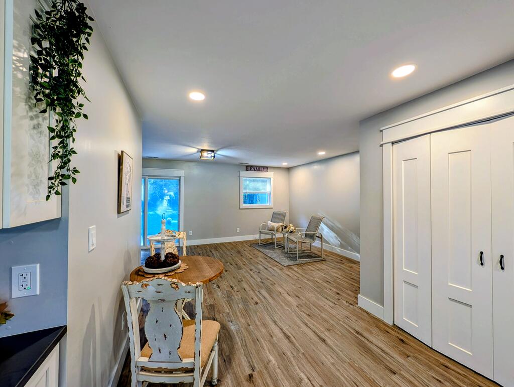 12498 National Dr. Property Photo 13