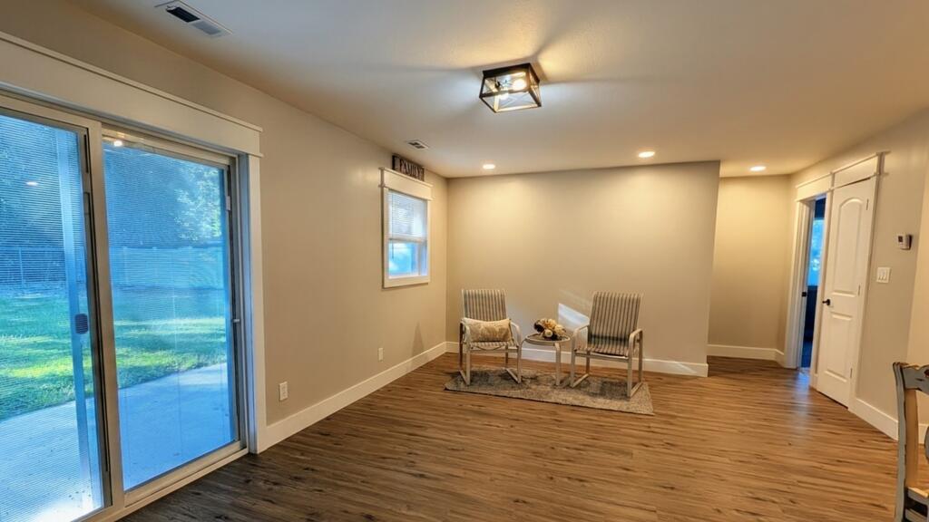 12498 National Dr. Property Photo 14