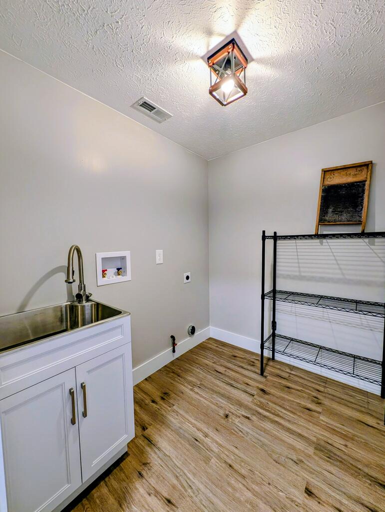 12498 National Dr. Property Photo 17
