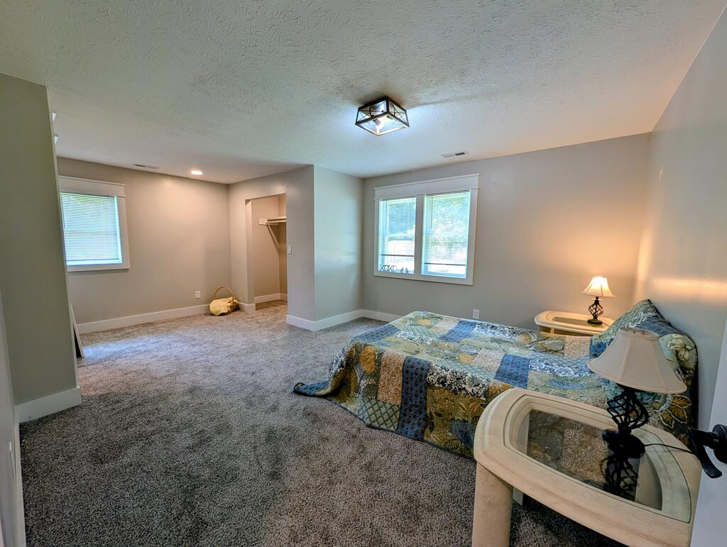 12498 National Dr. Property Photo 20