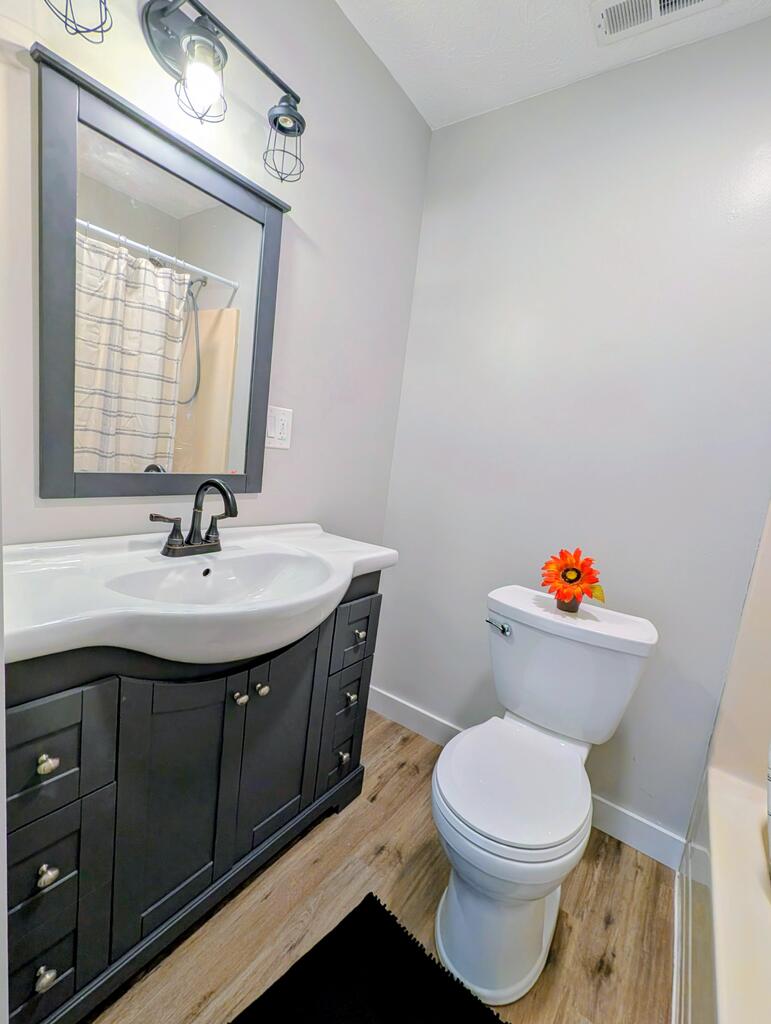 12498 National Dr. Property Photo 22