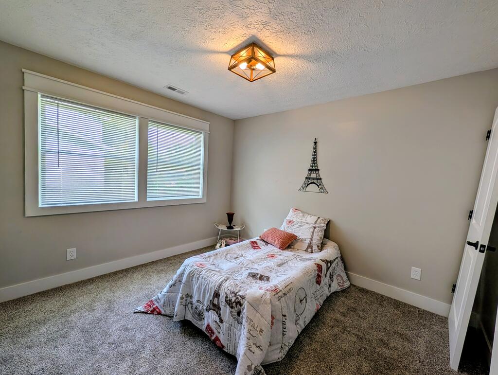 12498 National Dr. Property Photo 24