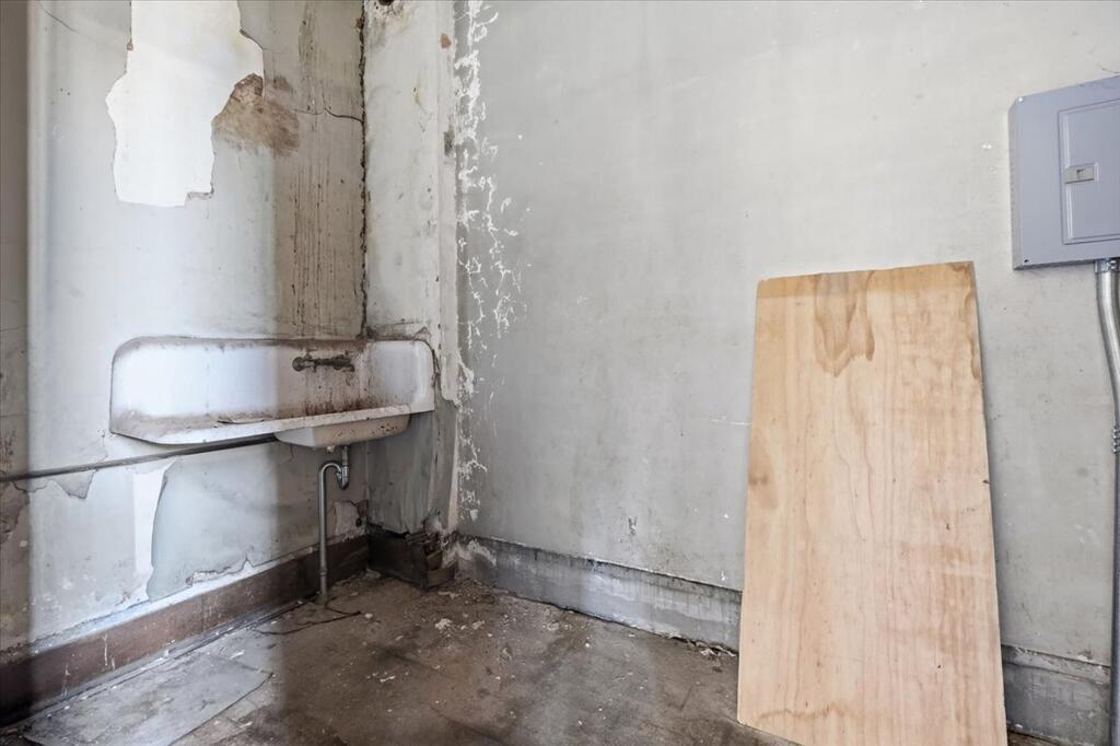 153 Washington Square Property Photo 23