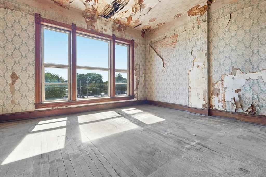 153 Washington Square Property Photo 26