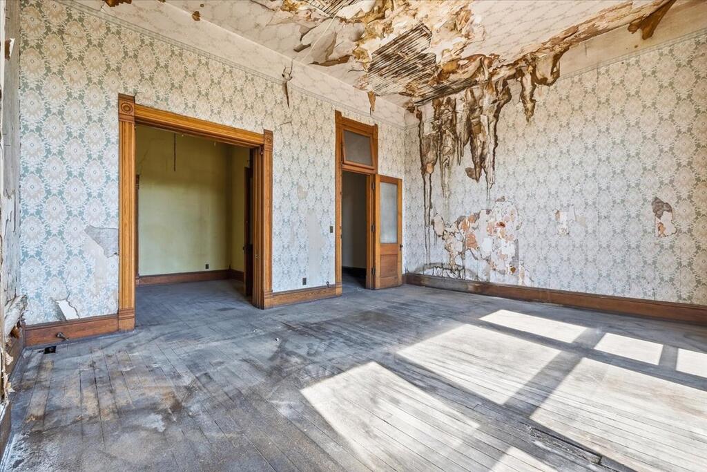 153 Washington Square Property Photo 27