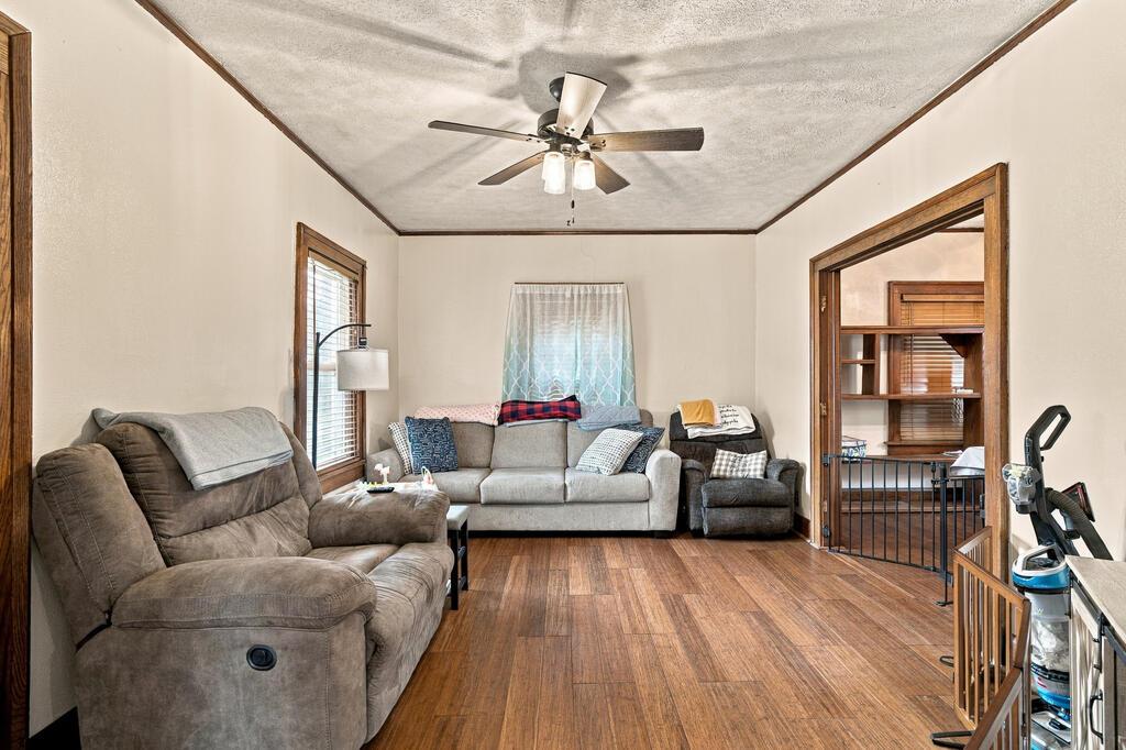 524 Harter Ave Property Photo 3