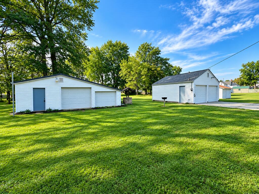 Inez Property Photo 1