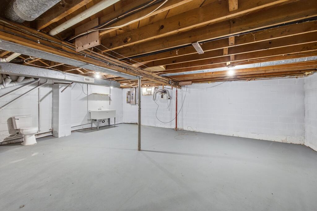1310 Evergreen Ave W Property Photo 18