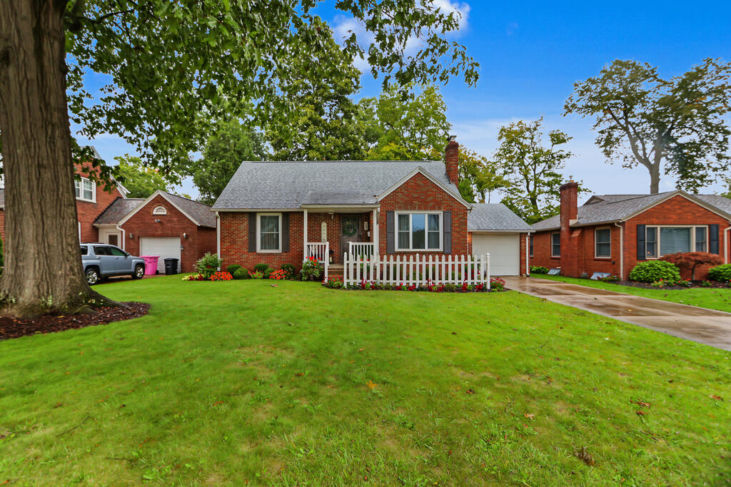 662 Courtright Boulevard Property Photo 1