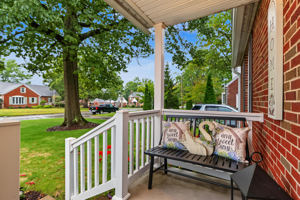662 Courtright Boulevard Property Photo 3