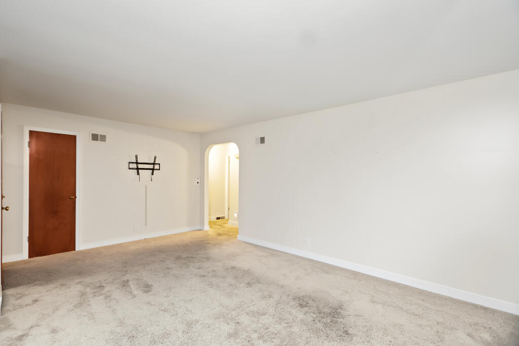 662 Courtright Boulevard Property Photo 6