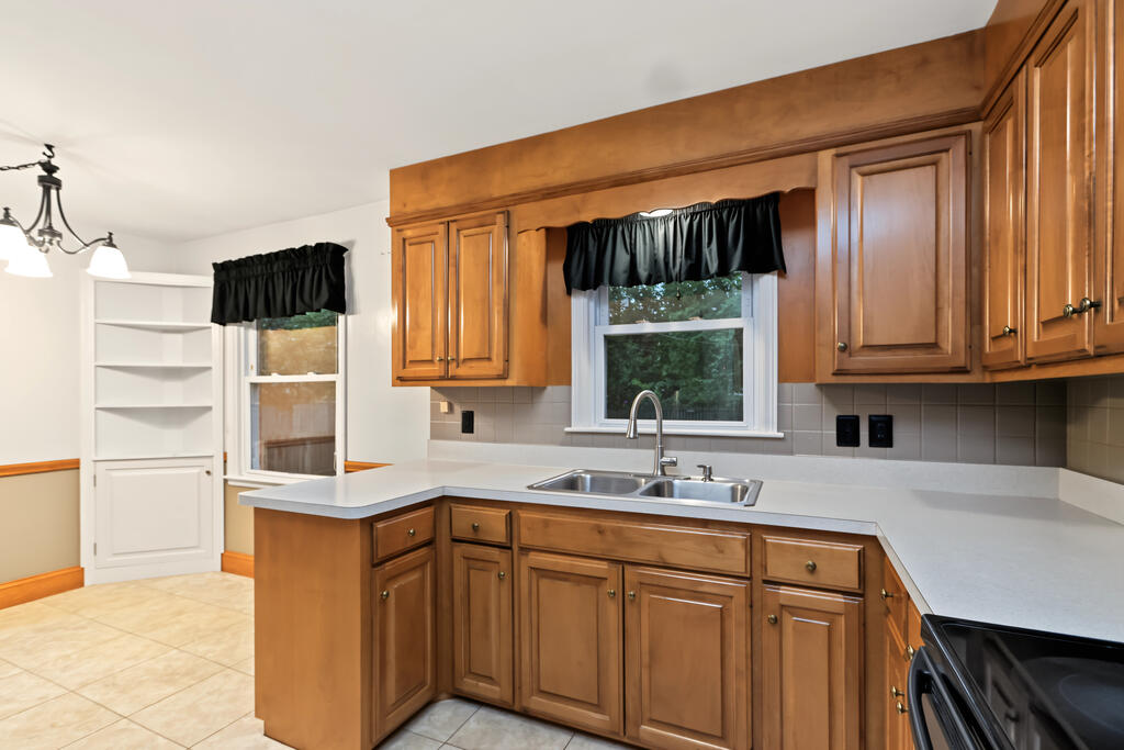 662 Courtright Boulevard Property Photo 10