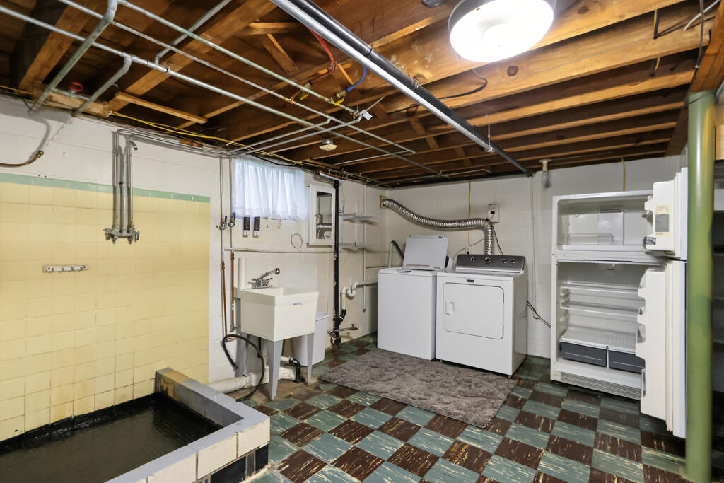 662 Courtright Boulevard Property Photo 26