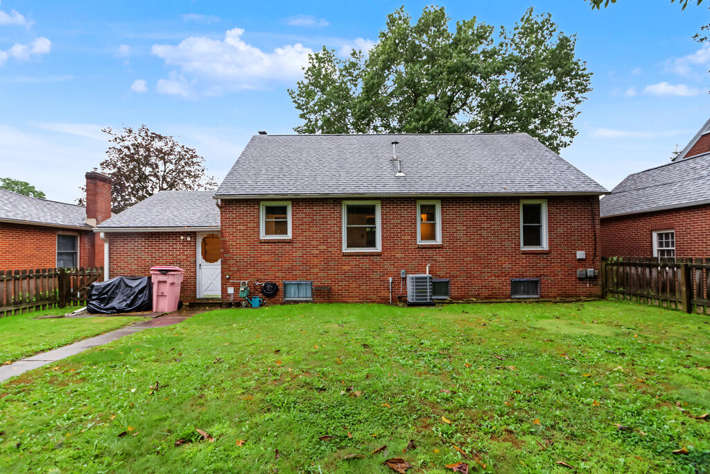 662 Courtright Boulevard Property Photo 33