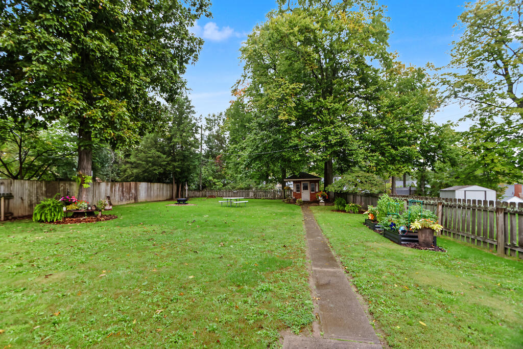 662 Courtright Boulevard Property Photo 34