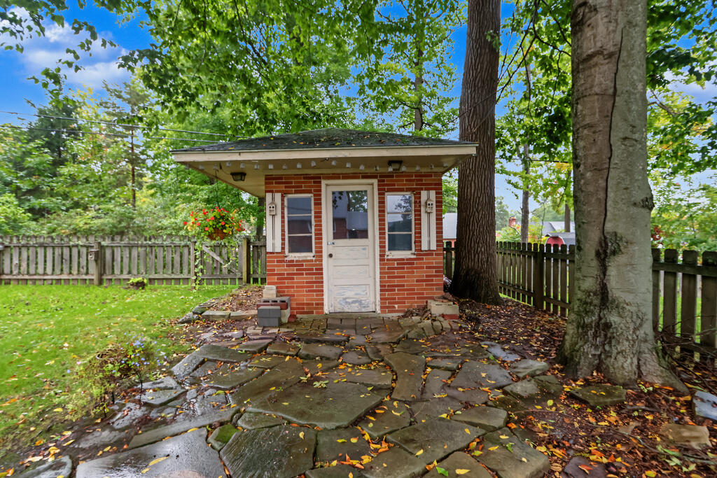 662 Courtright Boulevard Property Photo 35
